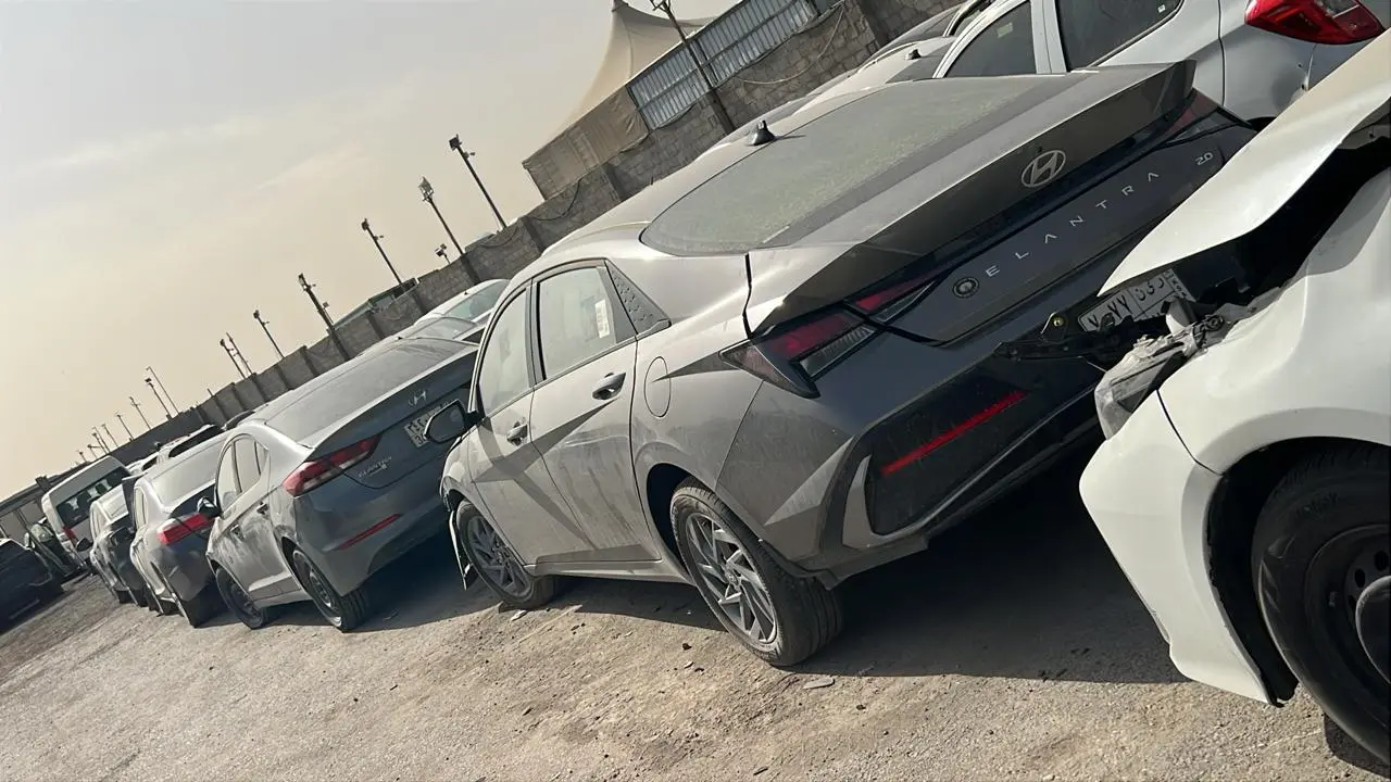 شراء سيارات هيونداي إلنترا مصدومة في الرياض